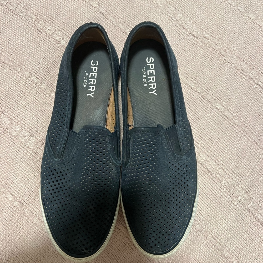 Navy blue Sperrys
